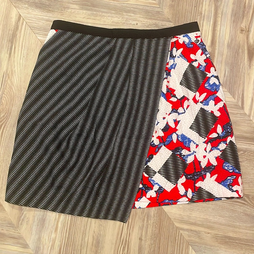 Never worn floral mini skirt with pockets